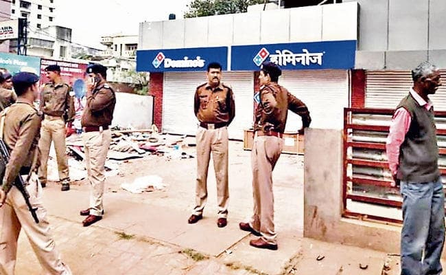 रांची : जमीन विवाद में बरियातू स्थित डोमिनोज शॉप के पास फायरिंग, तोड़फोड़ रोकने के लिए गार्ड ने भी चलायी गोली