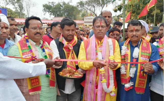 भगवान हनुमान प्राण प्रतिष्ठा को लेकर निकली कलश यात्रा, सैकड़ों की संख्या में शामिल हुए श्रद्धालु