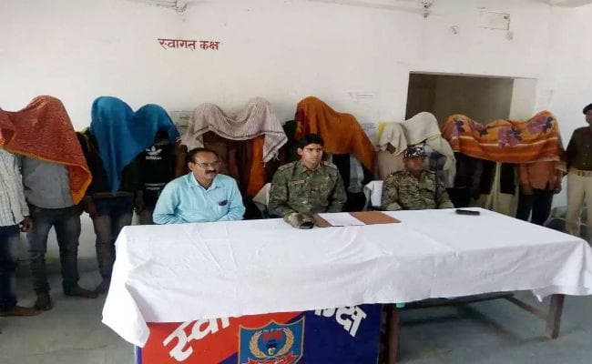 बिहार से तस्करी के लिए झारखंड ला रहे 109 पशुओं को पुलिस ने किया जब्त, 13 गिरफ्तार