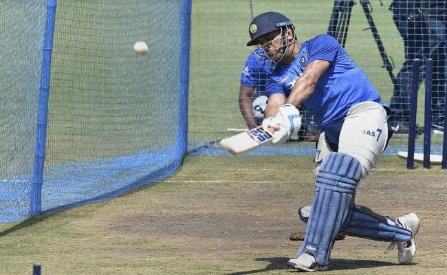 #INDvsAUS : रांची में धौनी का आखिरी वनडे !, यह खास तोहफा देने उतरेगी टीम इंडिया