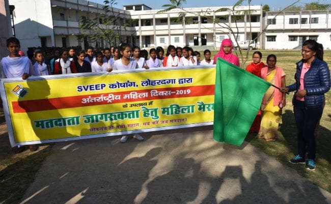 लोहरदगा में महिला दिवस पर महिला मैराथन का आयोजन