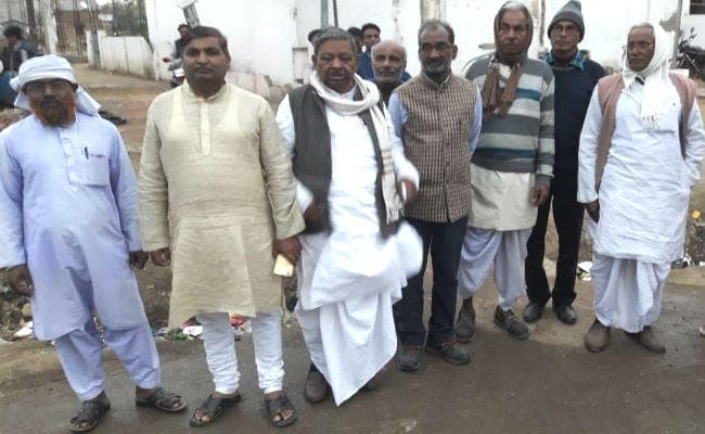 वतन की सुरक्षा के लिए सीमा पर खड़े जवानों के साथ देश की 130 करोड़ जनता : भुनेश्वर मेहता