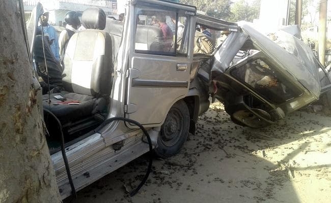 बारातियों से भरी बोलेरो पेड़ से टकरायी, उड़े परखच्चे, 8 की मौत