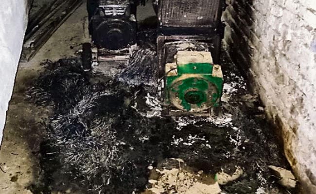 लोकसभा चुनाव को लेकर अर्धसैनिक बलों के लिए बनाया गया था आवास, गया में नक्सलियों ने मिडिल स्कूल को जलाया