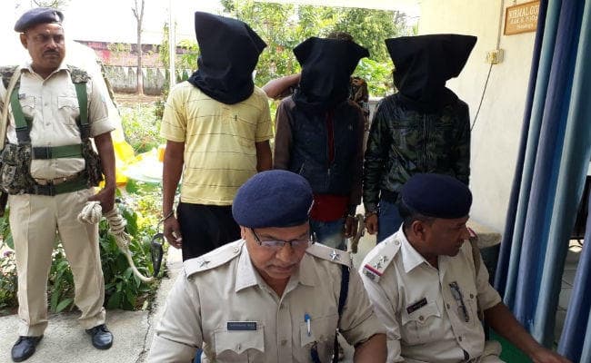 सिमडेगा पुलिस ने अंतरराज्यीय अपराधी गिरोह के तीन सदस्य को धर दबोचा