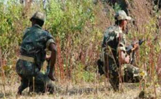 महाराष्ट्र के गढ़चिरौली में पुलिस और नक्सलियों में मुठभेड़, ढाई किलोग्राम आईईडी, दो डेटोनेटर व नक्सल साहित्य जब्त