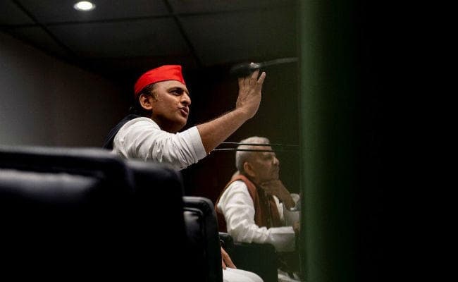 ”ब्लॉग वार” : लोहिया के बहाने मोदी ने समाजवादी दलों पर किया हमला, अखिलेश ने दिया ये जवाब