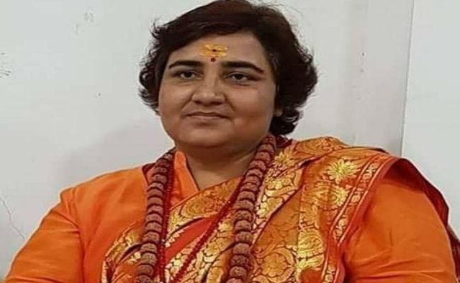 दिग्विजय के खिलाफ भाजपा के टिकट पर चुनाव लड़ने को तैयार साध्वी प्रज्ञा ठाकुर