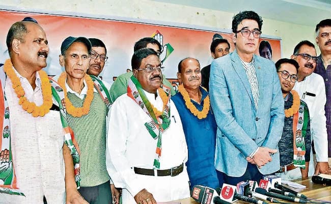 रांची के पूर्व डीडब्ल्यूओ अर्जुन मांझी कांग्रेस में शामिल हुए