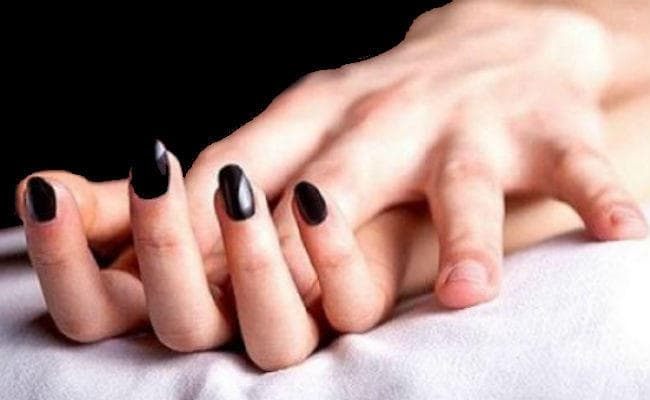 शादी तय होने पर युवक ने मंगेतर से बना लिया शारीरिक संबंध, अब लड़के के पिता कर रहे शादी से इनकार, फिर...