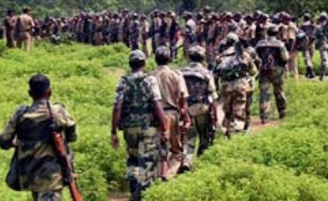 झारखंड में मुठभेड़, तीन जिलों की पुलिस नक्सलियों के खिलाफ चला रही अभियान