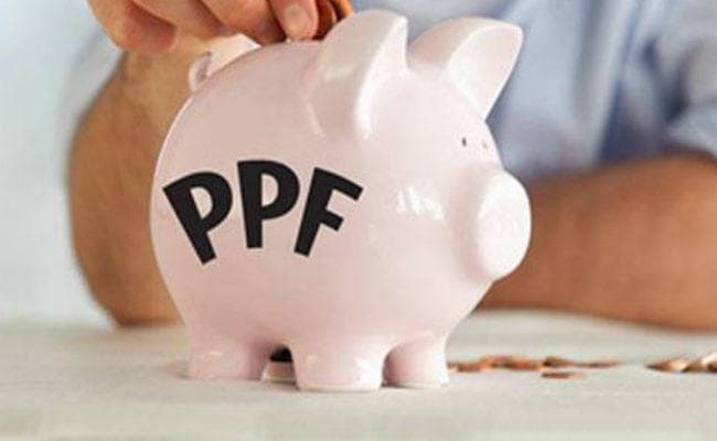 कामगारों और छोटी बचत करने वालों को लगा झटका : सरकार ने नहीं बढ़ायी पीपीएफ, एनएससी और केवीपी की ब्याज दरें