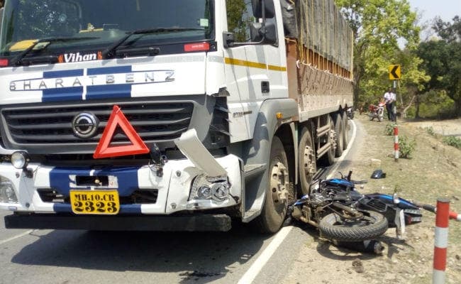 सिमडेगा : दो अलग-अलग सड़क दुर्घटना में चार युवक घायल