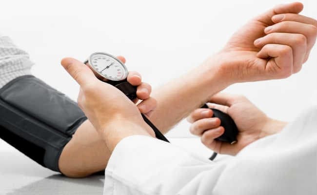 बीपी को हल्के में न लें, गिरते व बढ़ते वजन पर दें ध्यान