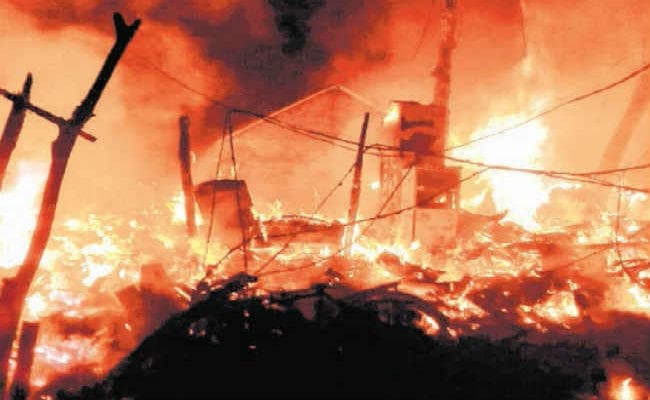 यूपी में दर्दनाक हादसा, आग लगने से झोपड़ी में सो रहे भाई-बहन की मौत