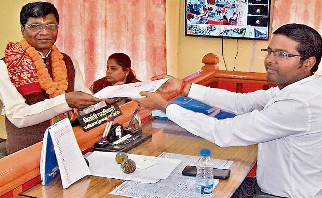 रांची : सुदर्शन भगत ने किया नामांकन चतरा-पलामू से परचा दाखिल नहीं