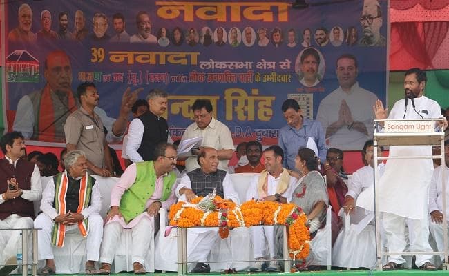 राजनाथ ने कांग्रेस पर राजद्रोह कानून खत्म करने के वादे को लेकर निशाना साधा