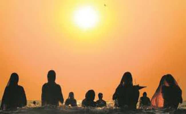 अस्ताचलगामी सूर्य को आज अर्घ देंगी छठव्रती