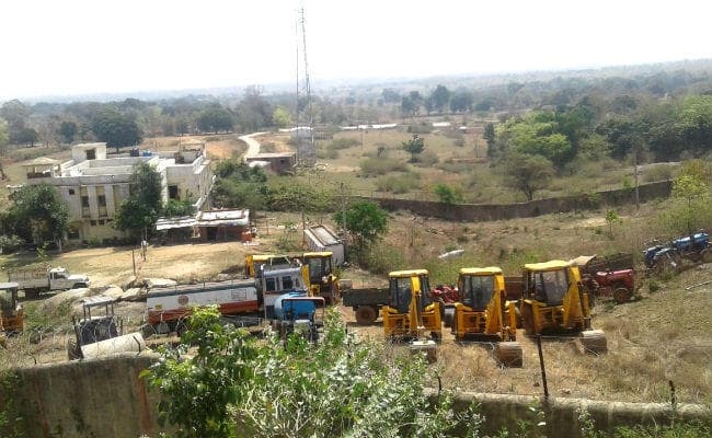 नदी किनारे मृत पशु को काट रहे 4 लोगों पर हमला, एक की मौत, तीन घायल, गांव में तनाव