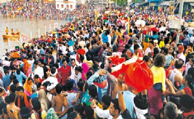 कांच ही बांस के बंहगिया बहंगी लचकत जाए...