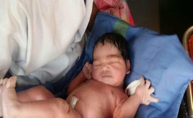 सफर के दौरान महिला ने दिया बच्चे को जन्म