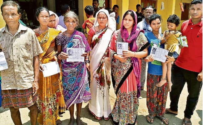 दंतेवाड़ा : …जब विधायक भीमा मंडावी का अंतिम संस्कार कर पूरा परिवार पहुंच गया मतदान करने