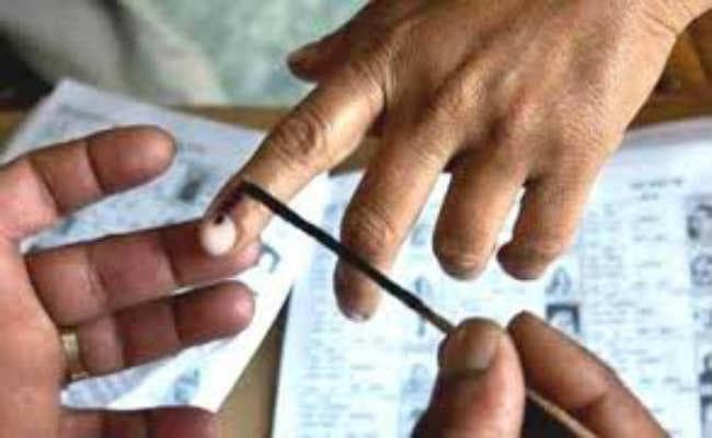 छह बजे से ही मतदान केंद्र पर पहुंचने लगे वोटर
