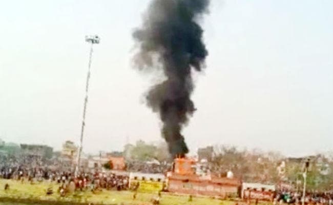 औरंगाबाद : छठ घाट पर दीये से लगी आग, मची भगदड़, युवक झुलसा, काफी मशक्कत के बाद आग पर पाया गया काबू