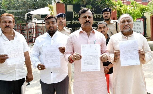 कांग्रेस ने चुनाव आयोग से की शिकायत, कहा- रामनवमी की शोभायात्राओं में BJP नेताओं-कार्यकर्ताओं के शामिल होने पर लगे रोक