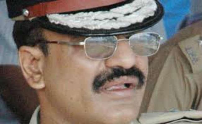 आयोग का आदेश रद्द कराने हाइकोर्ट पहुंचे अनुराग गुप्ता