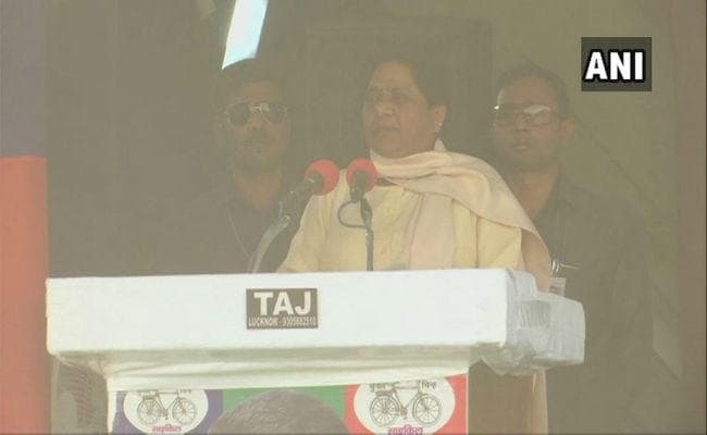 सपा-बसपा की संयुक्त रैली में बोले अखिलेश, समाज को बांटकर राज करना चाहती है भाजपा
