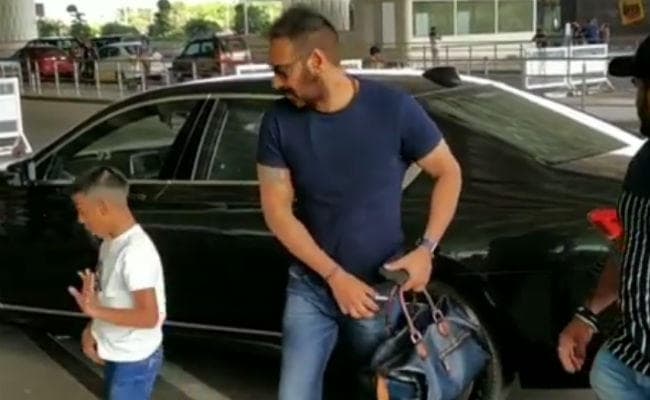 VIDEO: अजय देवगन के बेटे युग ने कैमरे को देख दिया ऐसा रियेक्शन, ''सिंघम'' हुए परेशान