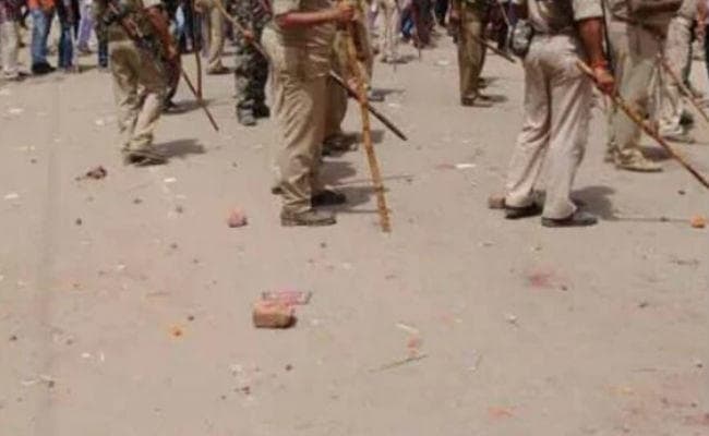 रामगढ़ के दुलमी में जुलूस पर पथराव सीओ, इंस्पेक्टर, दारोगा भी घायल