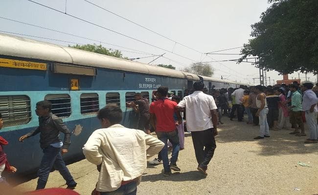 बर्निंग ट्रेन होने से बाल-बाल बची गुवाहाटी-लोकमान्य तिलक एक्सप्रेस