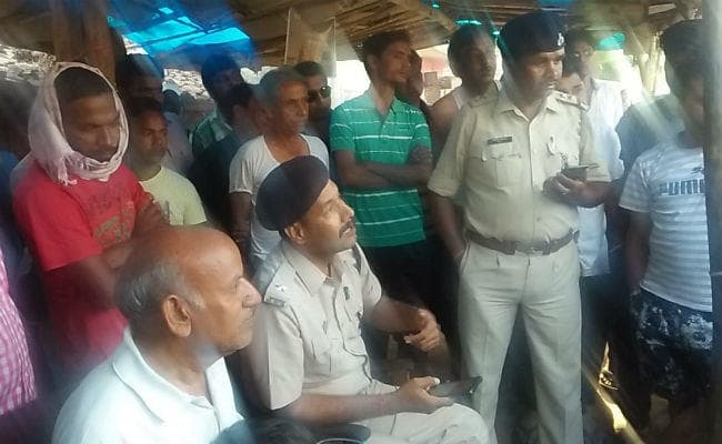 सिमडेगा : रामनवमी के दिन प्रतिबंधित मांस काटने के विरोध में बंद रहा लचड़ागढ़