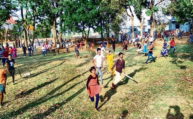 रातू के झखराटांड़ में उपद्रवियों ने शांति मार्च को रोका, पुलिस ने किया लाठीचार्ज