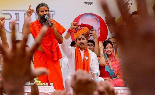 राज्यवर्धन राठौड़ ने भरा पर्चा, योग गुरु रामदेव भी थे मौजूद, कहा - मोदी के हाथों में देश सुरक्षित