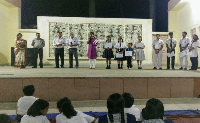 मेकॉन स्थित जवाहरलाल नेहरू कला केंद्र में कविता-भाषण प्रतियोगिता का आयोजन