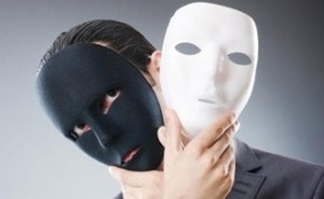 रहें सावधान, फेक अकाउंट से फैल रही अफवाहें