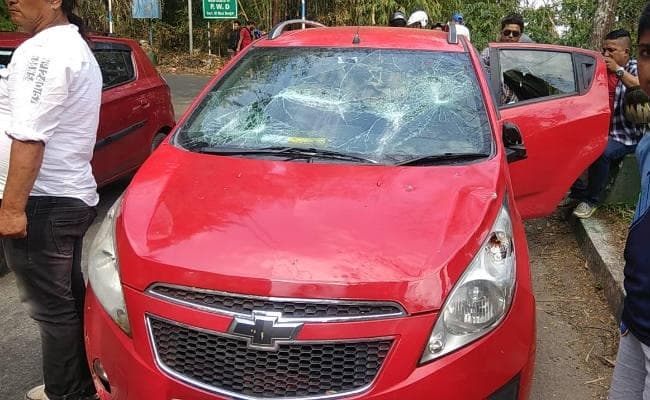 बंगाल : दो साल की शांति के बाद फिर गरमाया पहाड़ का माहौल, विनय गुट के नेता की गाड़ी पर हमला