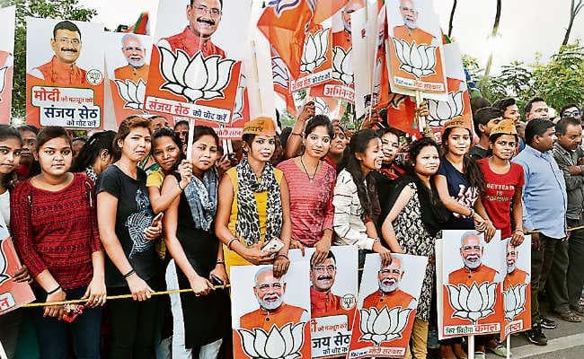 रांची : ....जब पीएम नरेंद्र मोदी समझ मुख्यमंत्री की गाड़ी पर करने लगे पुष्प वर्षा, मच्छर से थे परेशान, लेकिन पीएम का था इंतजार