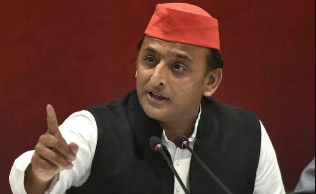 अखिलेश यादव ने एक चुनावी सभा में कहा, देश को प्रचार मंत्री नहीं, प्रधानमंत्री चाहिए