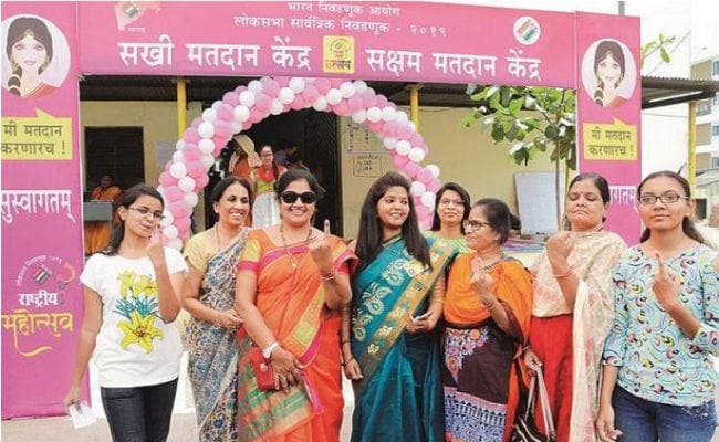 ”सखी मतदान केंद्र” पर महिला मतदाताओं को मिलेंगे सैनिटरी पैड्स