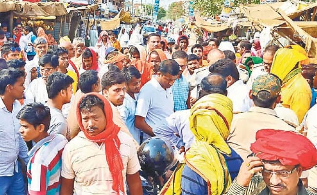 रोहतास : बाप-बेटे को गोली मार चार लाख लूटे, पिता की मौत