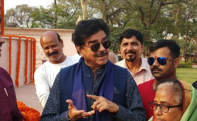 शत्रुघ्न ने मोदी-शाह पर कसा तंज, कहा- ‘‘दो लोगों की सेना'''' ने थोपी नोटबंदी