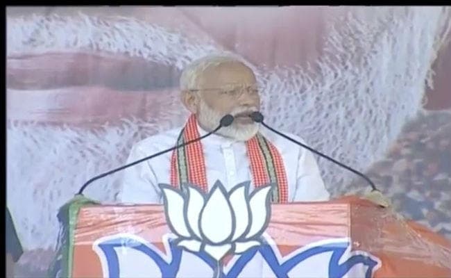 बंगाल की रैली में बोले मोदी, ममता दीदी आपने जनता को तो धोखा दिया है, लोकतंत्र को मत दीजिए