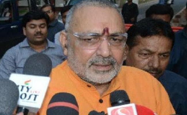 सांप्रदायिक टिप्पणी मामला : गिरिराज सिंह को EC का नोटिस, जवाब देने के लिए मिला 24 घंटे का वक्त