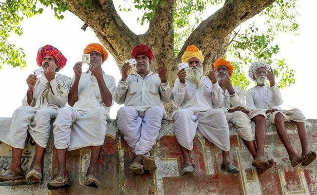 #LokSabhaElection : चौथे चरण में 64 फीसदी वोटिंग, बंगाल-ओड़िशा में हिंसा; एक की मौत