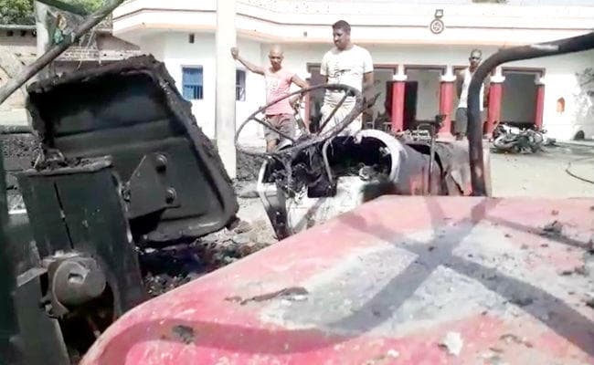 औरंगाबाद : नक्सलियों ने फूंक डाले मुखिया पति के दो ट्रैक्टर और बाइक, ...देखें वीडियो