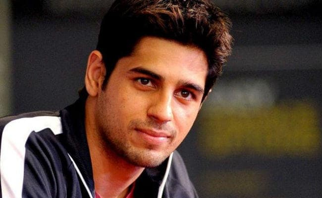 कैप्टन विक्रम बत्रा की बायोपिक में मुख्य भूमिका निभायेंगे सिद्धार्थ मल्होत्रा